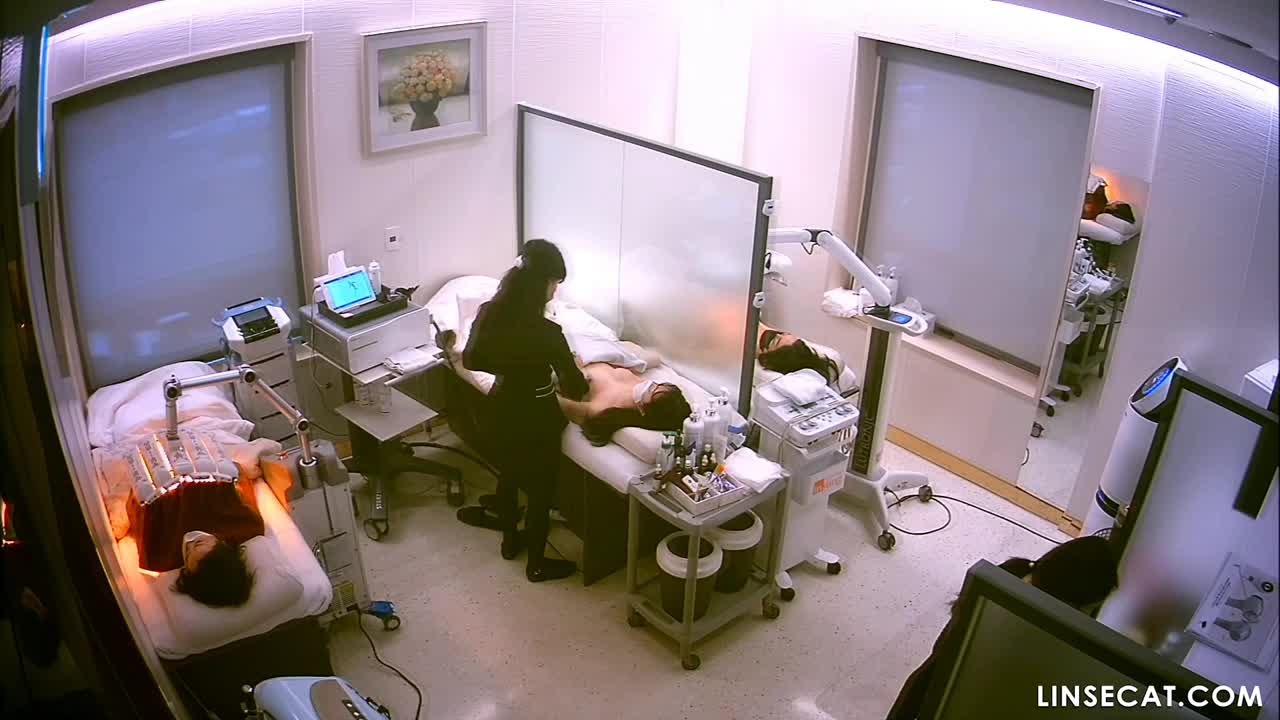 2023년 한국 IP 카메라 해킹당했다_ 어린 소녀들이 가슴을 확대하기 위해 유방 마사지를 하고 있습니까 썸네일