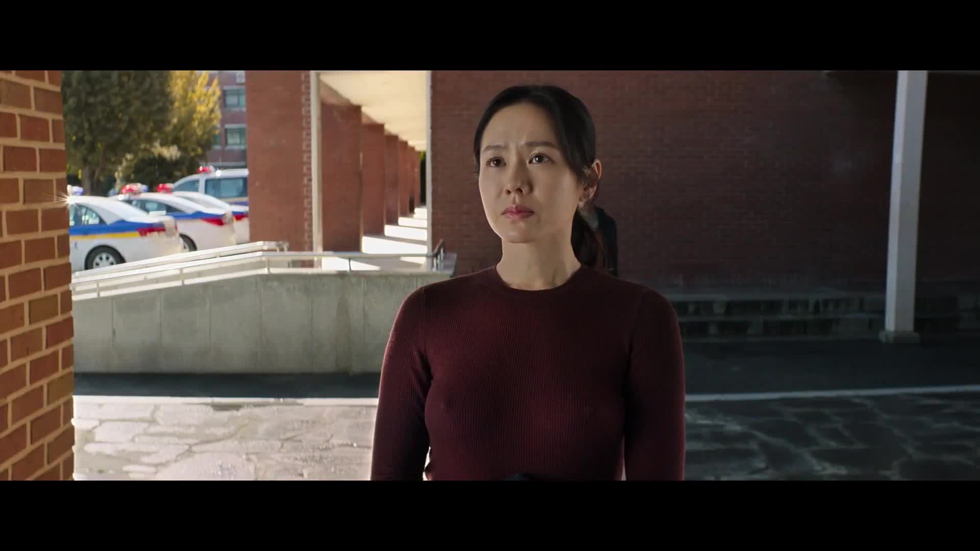 어쩔수가없다 손예진 노브라 장면 컷 썸네일